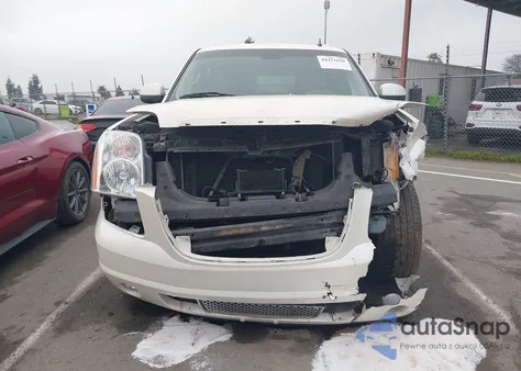 2011 GMC Yukon Xl 1500 Denali z USA, uszkodzony, nr VIN 1GKS2MEFXBR241400